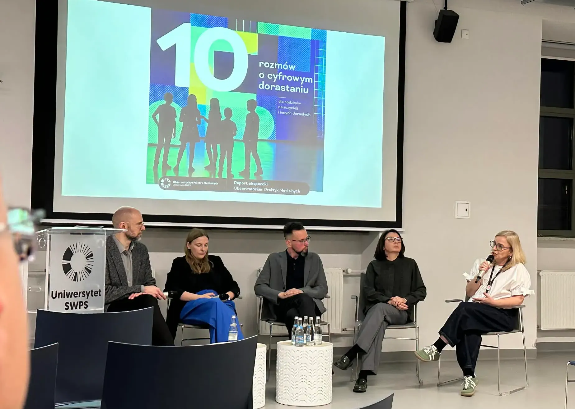 Raport o cyfrowym dorastaniu obalał mity o smartfonach w Mińsku Mazowieckim